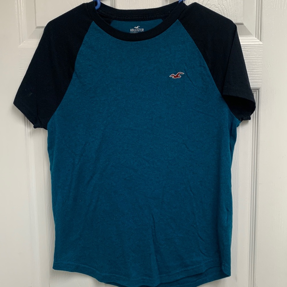 Hollister must have collection size xs extra small shortsleeved green & black